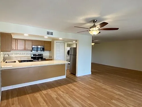 520 Orton Ave #503 Photo 1