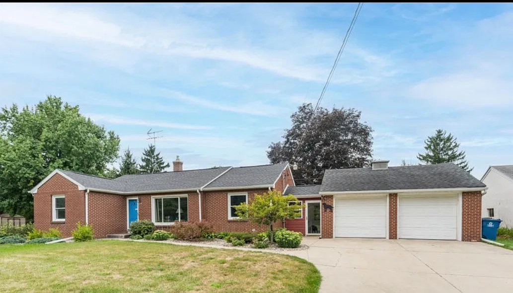 3 bed, 1202 sqft, $2,000 — Photo 1