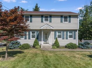 35 Shore Rd, Andover, NJ 07821