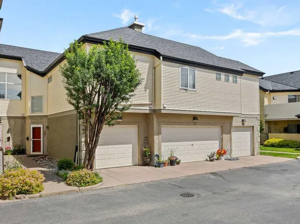 405 S 32nd Ave NW #301, Calgary, AB T2M 4V2