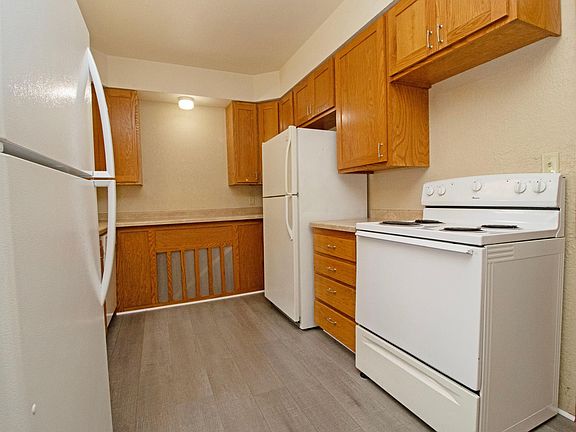 5th image of 815 5th Ave S