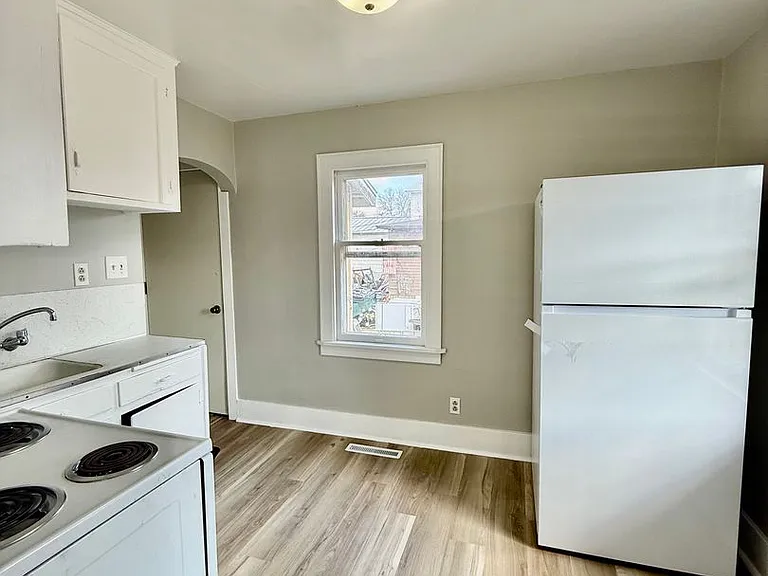 1033 2nd St SE — Photo 4