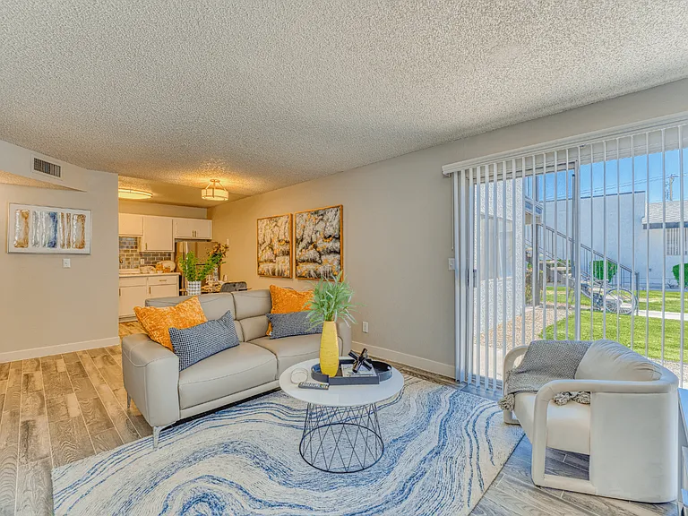 Las Brisas Apartment Homes — Photo 7