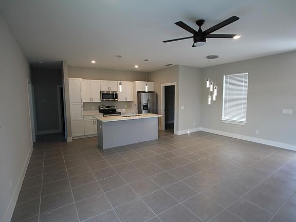 2nd image of 813 Desmoines Pl