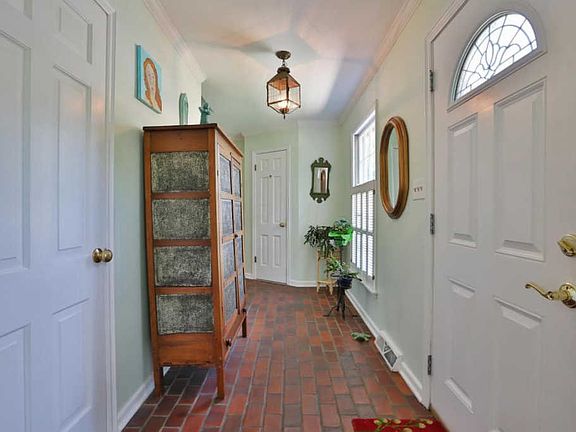 3rd image of 5679 Pioneer St
