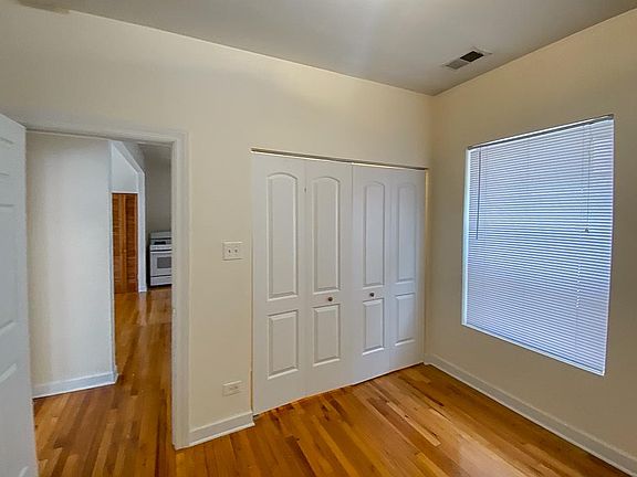 3rd image of 857 W Cornelia Ave APT 3N