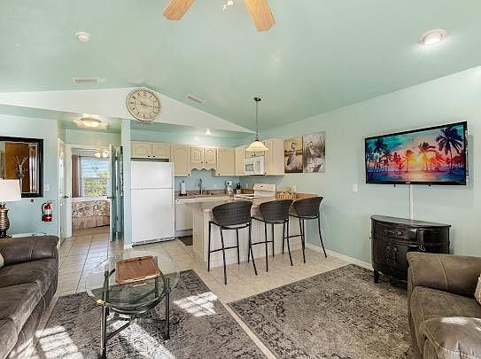 5th image of 557 1st St