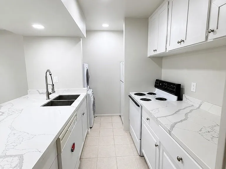 5343 Richmond Ave #11 — Photo 10