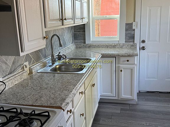 5th image of 320 N Loma Linda Ave #1/2