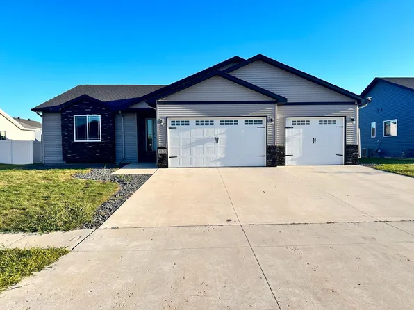 1115 24th Ave W, West Fargo, ND 58078