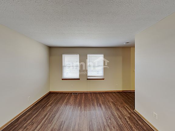 5th image of 875 Maher Dr