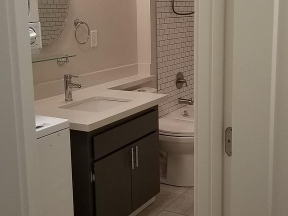 5th image of 10814 Lake View Dr #A