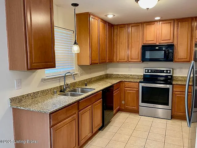 4 bed, 2165 sqft, $2,850 — Photo 2
