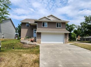 3626 Lawrence St NE, Cedar Rapids, IA 52402