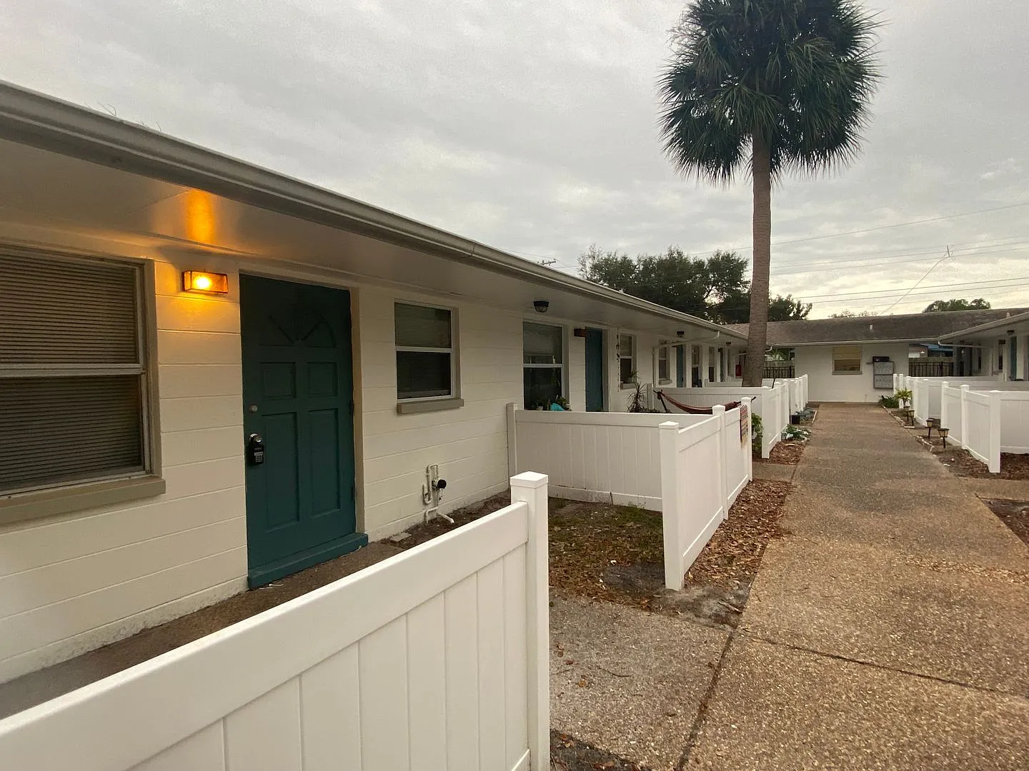 1 Bedroom 1 Bath Unit With Washer/Dryer Connection — Photo 3