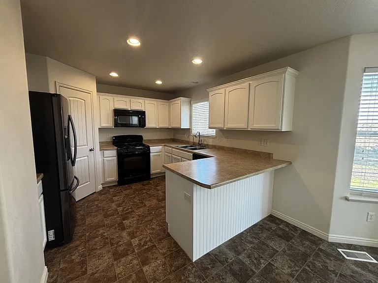 2431 E Ox Yoke Dr — Photo 7