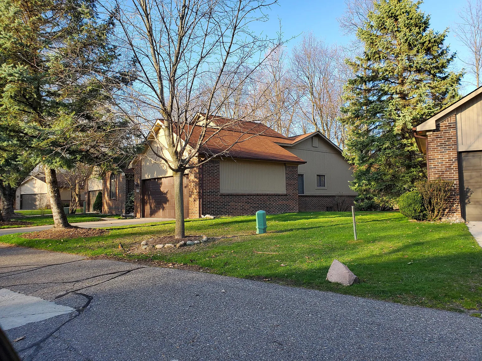 6171 Spring Vale — Photo 2