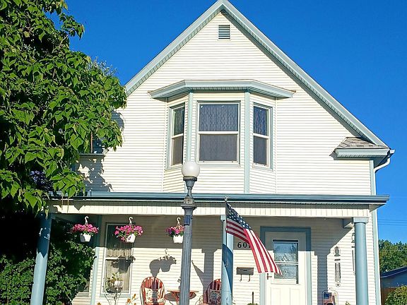 3rd image of 607 N Cottage Grv