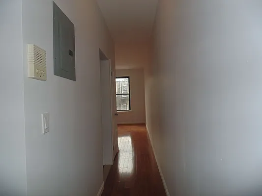 Rented by Rapid Realty Forest Hills | media 8