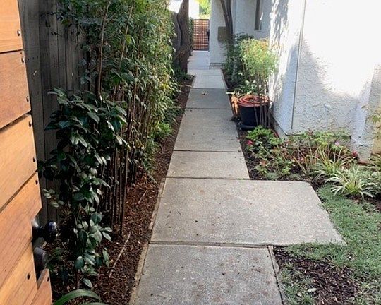 4th image of 917 Marine St APT 2