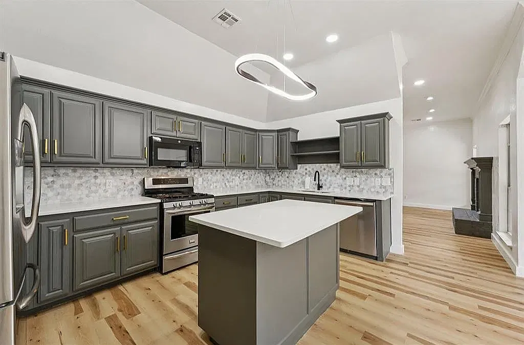 4 bed, 1911 sqft, $1,995 — Photo 3