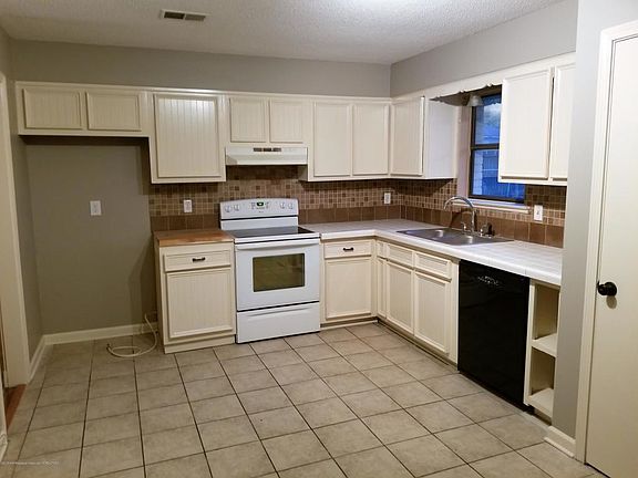 2nd image of 5680 Shannon Dr