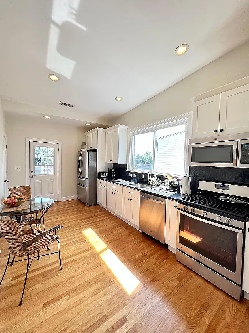 1 bed, 708 sqft, $3,100 — Photo 3