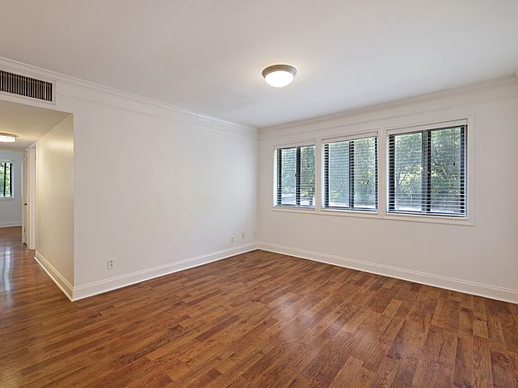 3rd image of 3210 Orleans Dr APT 8