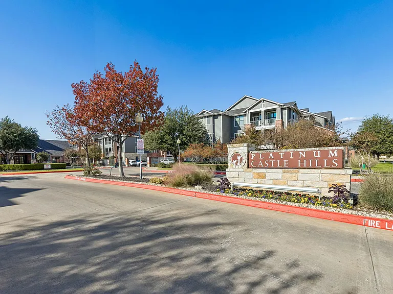Platinum Castle Hills — Photo 46