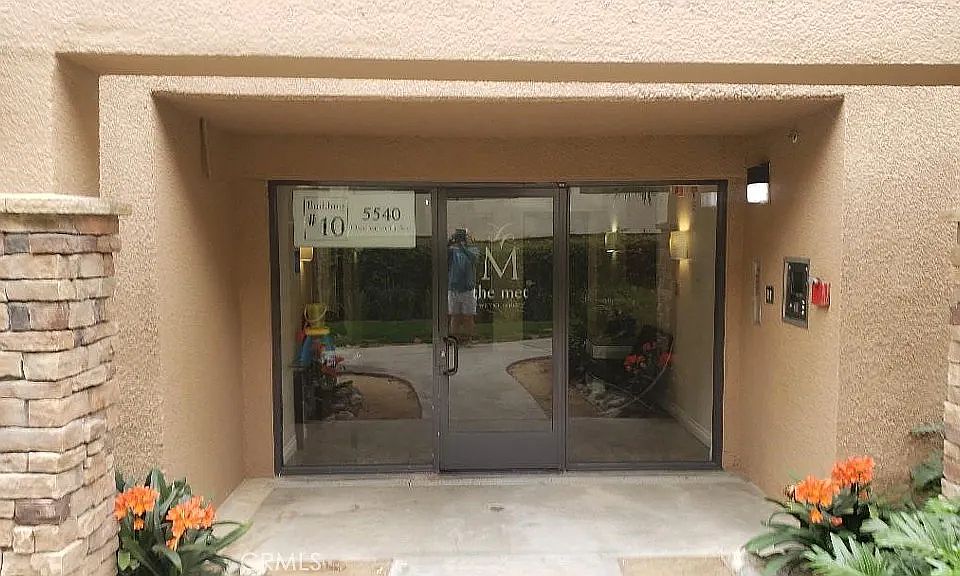 1st image of 5540 Owensmouth Ave APT 216