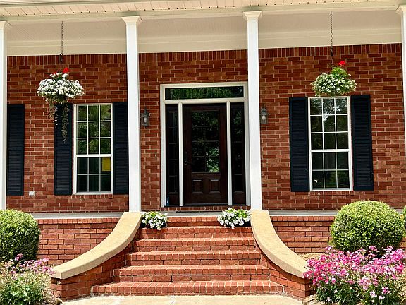 3rd image of 15 Robinwood Dr