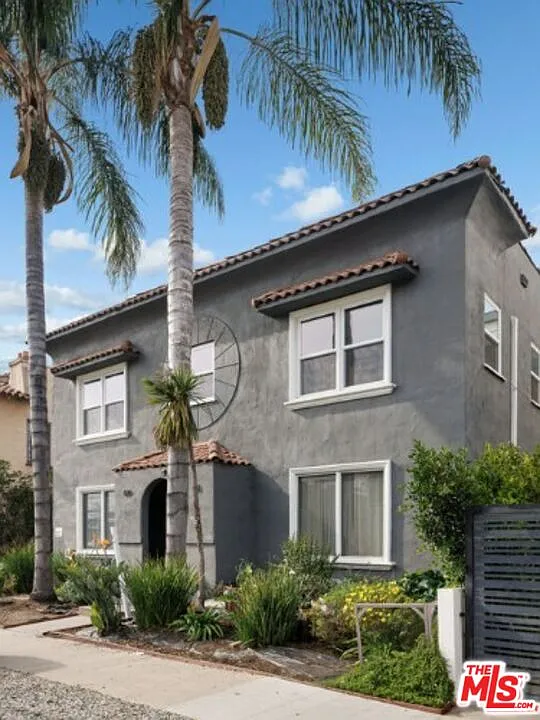 2 bed, 1.0 bath, 900 sqft, $3,250 — Photo 2