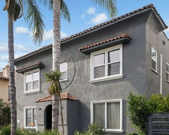 2nd image of 409 N Curson Ave
