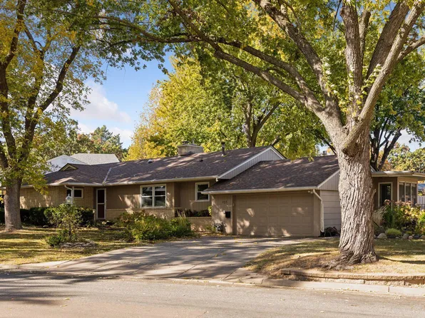 703 S Drillane Rd, Hopkins, MN 55305