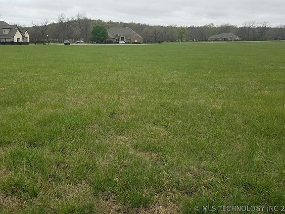 3rd image of 1 Oaklawn Dr