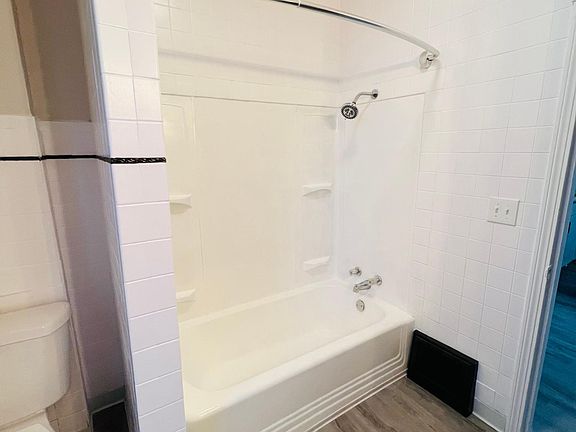 5th image of 5901 Pear Ave