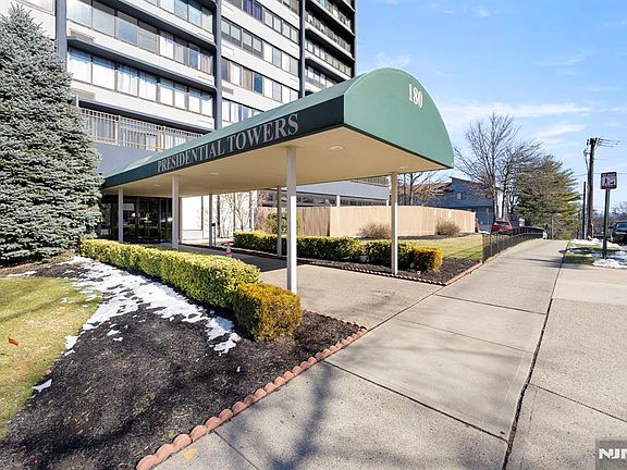 3rd image of 170 Lafayette Ave #1B