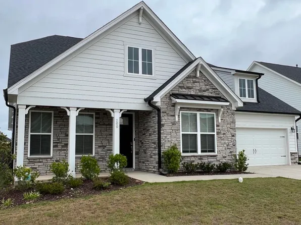 200 Lingonberry Dr, Holly Springs, NC 27540