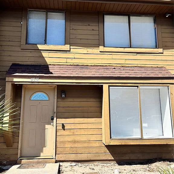 4918 Silver Oaks Vlg #F — Photo 1