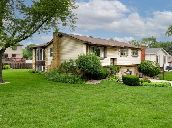 1138 Timber Ln, Darien, IL 60561