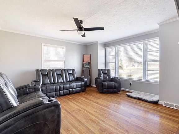 5th image of 909 Lake Dr