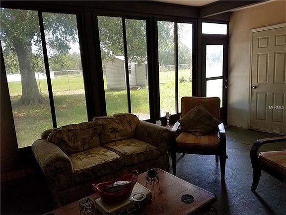 5th image of 228 Canterbury Ct