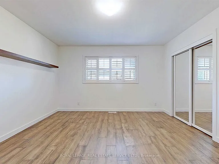 4 McMaster Ave — Photo 22
