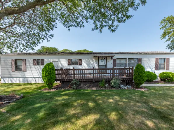 696 Birch Ave, Park City, IL 60085