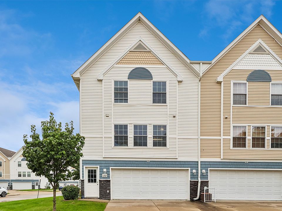 1st image of 1202 SE Village View Ln