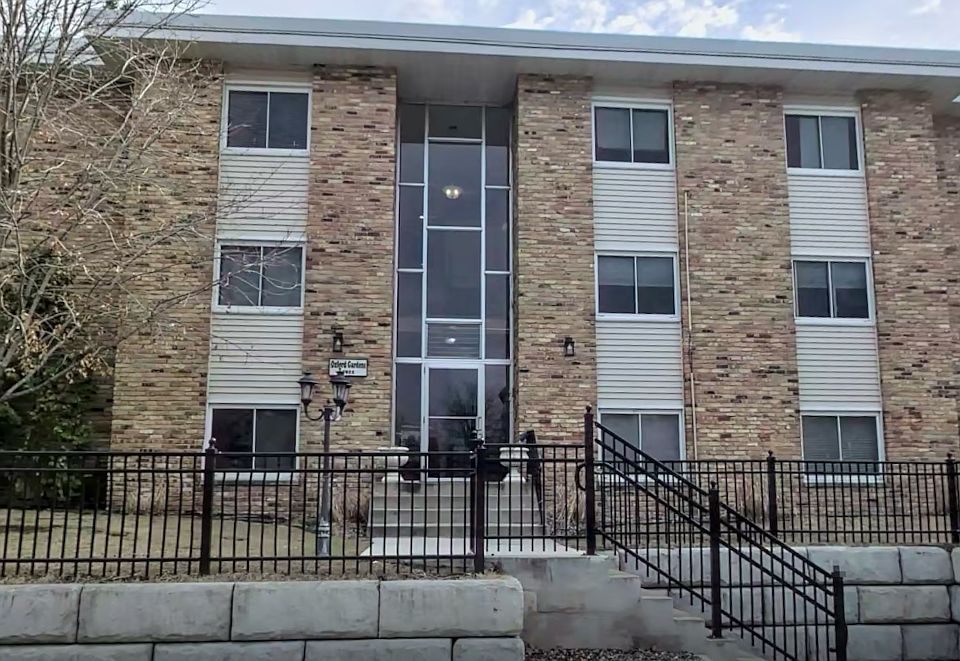 1st image of 5911 Oxford St APT 4