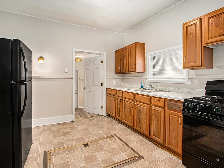 792 W Forest Ave — Photo 4