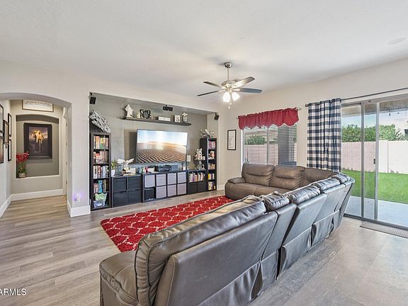 4th image of 4650 E DECATUR Street
