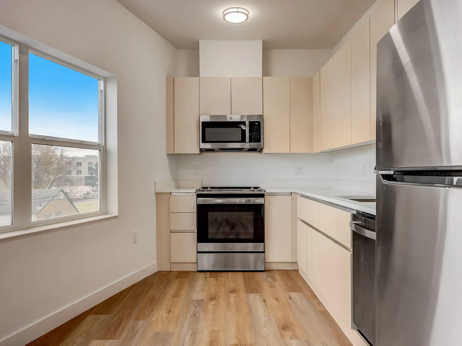2 bed, 929 sqft, $2,300 — Photo 2
