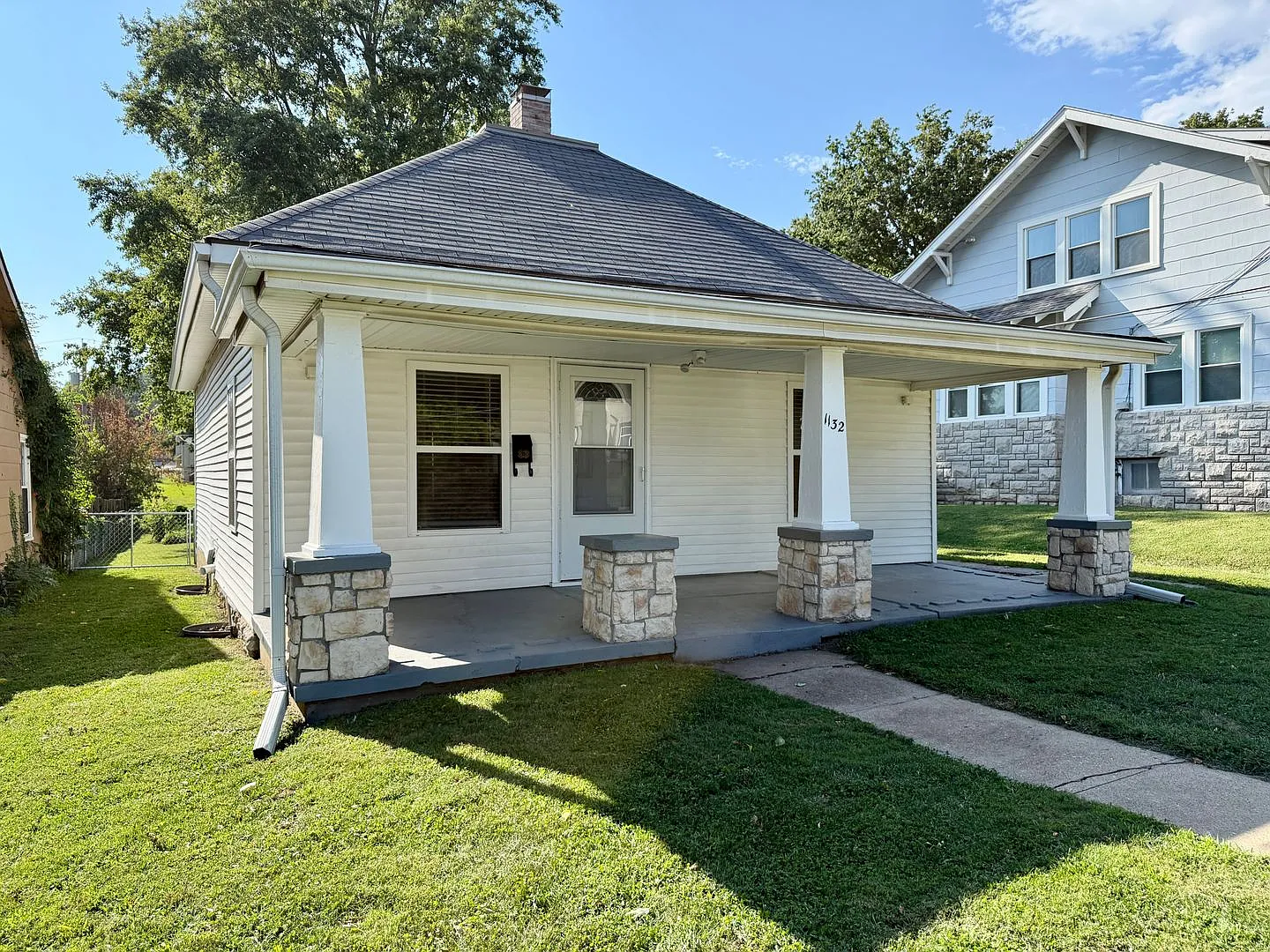Charming 2-Bedroom Home with Garage and Fenced Yard — Photo 2